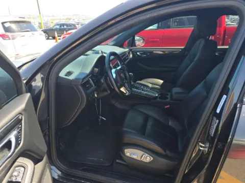 More photos of 2018 Porsche Macan at Gulliver Auto Group, TX