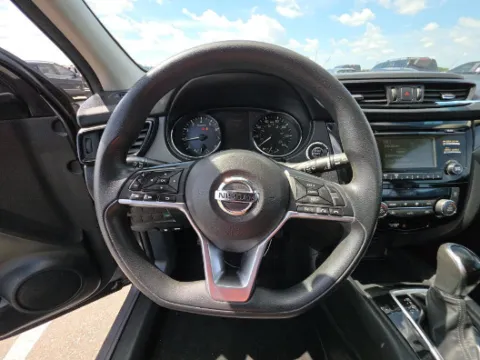 More photos of 2017 Nissan Rogue Sport SV at Gulliver Auto Group, TX