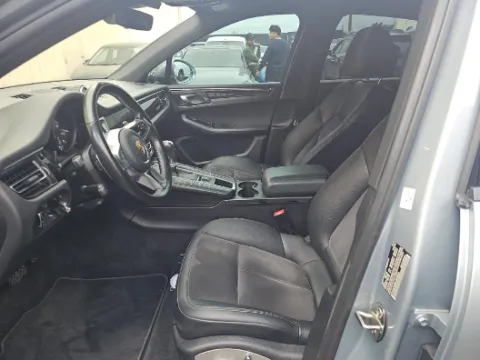 More photos of 2020 Porsche Macan at Gulliver Auto Group, TX