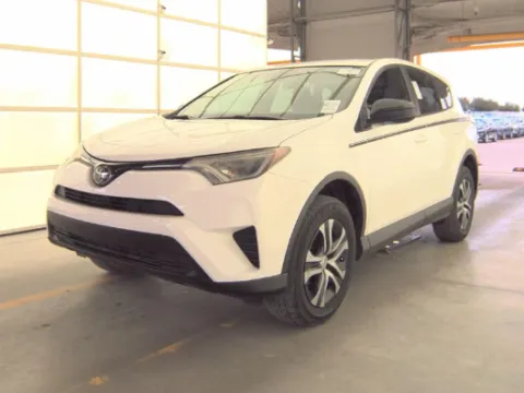 White 2018 Toyota RAV4 LE for sale in Plano, TX