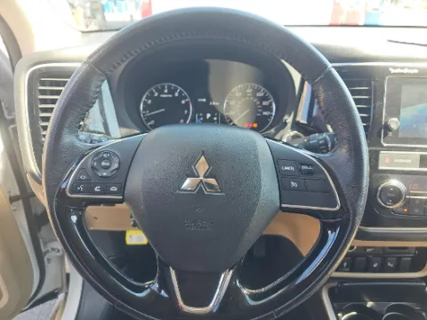 More photos of 2019 Mitsubishi Outlander SE at Gulliver Auto Group, TX