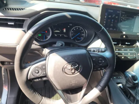 More photos of 2021 Toyota Venza Limited at Gulliver Auto Group, TX