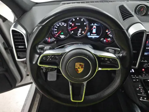 More photos of 2018 Porsche Cayenne Platinum Edition at Gulliver Auto Group, TX