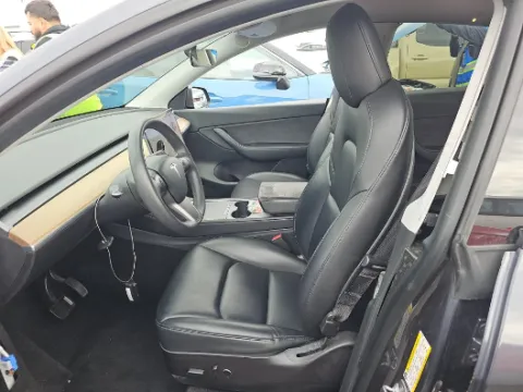 More photos of 2021 Tesla Model Y Long Range at Gulliver Auto Group, TX