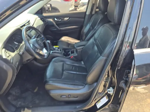 More photos of 2019 Nissan Rogue SL at Gulliver Auto Group, TX