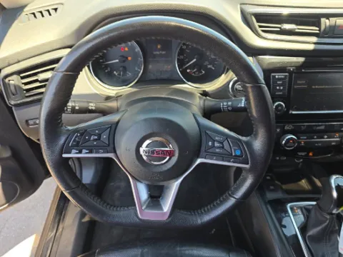 More photos of 2019 Nissan Rogue SL at Gulliver Auto Group, TX