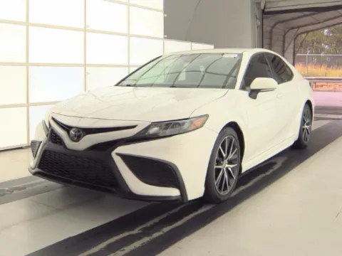 White 2023 Toyota Camry SE for sale in Plano, TX