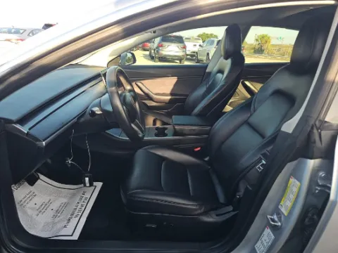 More photos of 2018 Tesla Model 3 Long Range at Gulliver Auto Group, TX