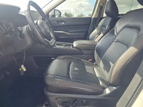 More photos of 2022 Nissan Pathfinder SL at Gulliver Auto Group, TX