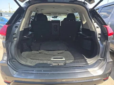 More photos of 2020 Nissan Rogue SV at Gulliver Auto Group, TX