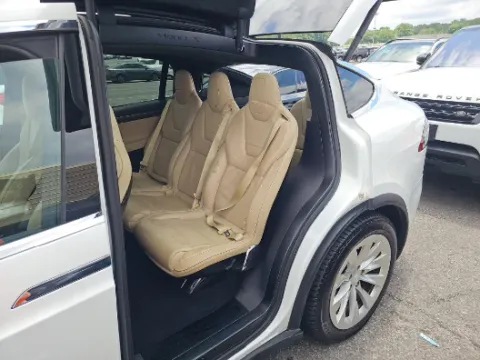 More photos of 2016 Tesla Model X 75D at Gulliver Auto Group, TX