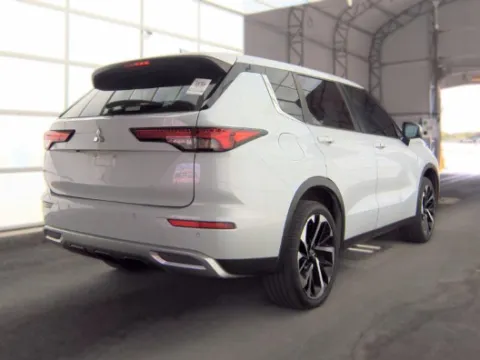 Photos of 2023 Mitsubishi Outlander SE Special Edition for sale in Plano, TX at Gulliver Auto Group