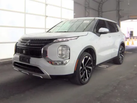 White 2023 Mitsubishi Outlander SE Special Edition for sale in Plano, TX