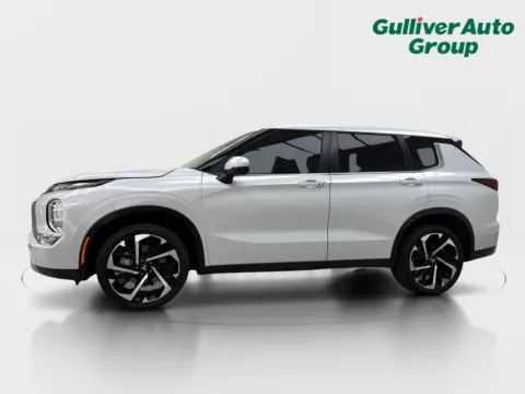 Photos of 2023 Mitsubishi Outlander SE Special Edition for sale in Plano, TX at Gulliver Auto Group