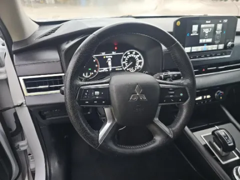 More photos of 2023 Mitsubishi Outlander SE Special Edition at Gulliver Auto Group, TX