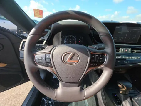 More photos of 2022 Lexus ES 350 at Gulliver Auto Group, TX