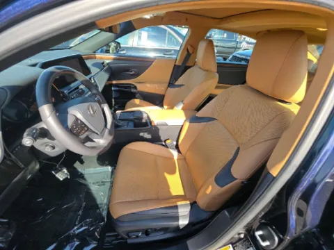 More photos of 2022 Lexus ES 350 at Gulliver Auto Group, TX