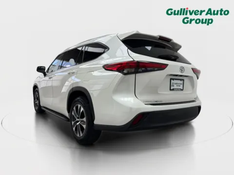 More photos of 2021 Toyota Highlander XLE at Gulliver Auto Group, TX
