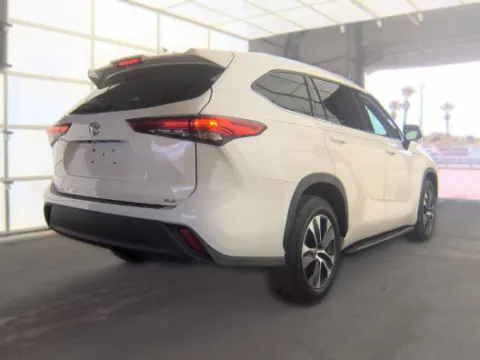 Photos of 2021 Toyota Highlander XLE for sale in Plano, TX at Gulliver Auto Group