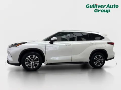 Another view of 2021 Toyota Highlander XLE for sale in Plano, TX at Gulliver Auto Group