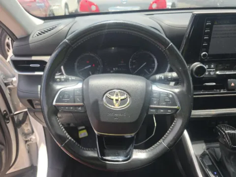 More photos of 2021 Toyota Highlander XLE at Gulliver Auto Group, TX