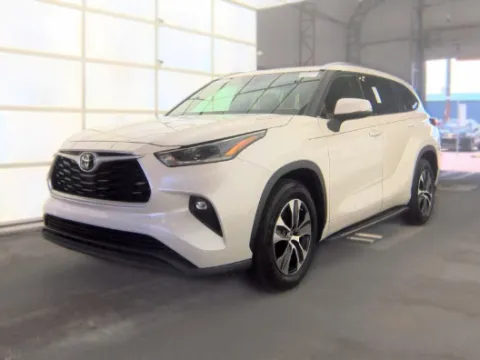 White 2021 Toyota Highlander XLE for sale in Plano, TX