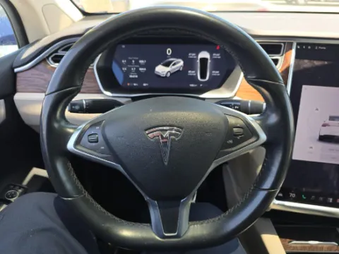More photos of 2018 Tesla Model X 100D at Gulliver Auto Group, TX