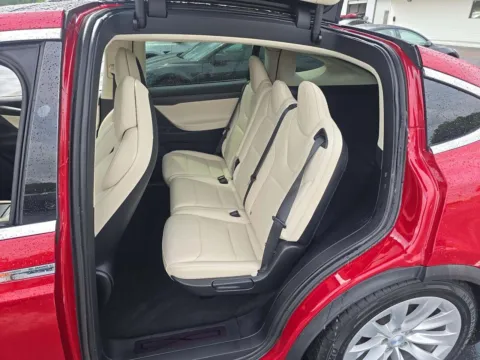 More photos of 2018 Tesla Model X 100D at Gulliver Auto Group, TX