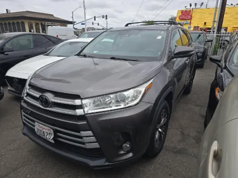 Gray 2017 Toyota Highlander LE Plus for sale in Plano, TX