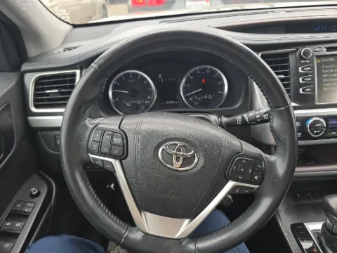 More photos of 2017 Toyota Highlander LE Plus at Gulliver Auto Group, TX