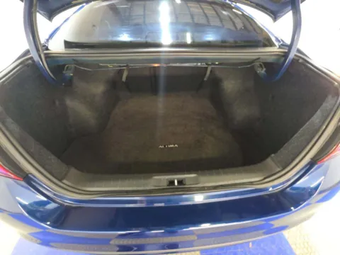 More photos of 2017 Nissan Altima 2.5 SR at Gulliver Auto Group, TX