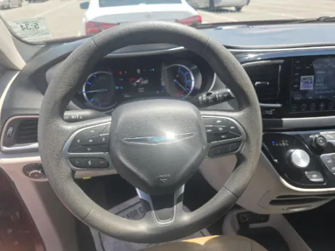 More photos of 2018 Chrysler Pacifica Hybrid Touring Plus at Gulliver Auto Group, TX