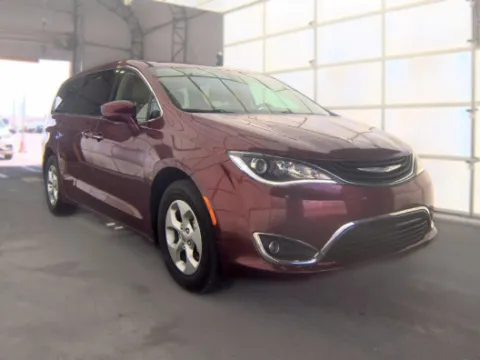 More photos of 2018 Chrysler Pacifica Hybrid Touring Plus at Gulliver Auto Group, TX