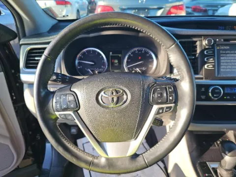 More photos of 2018 Toyota Highlander XLE at Gulliver Auto Group, TX