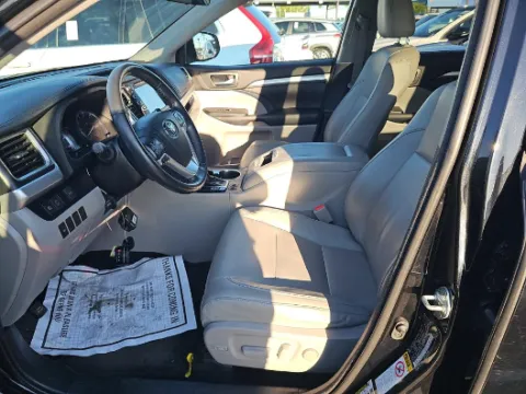 More photos of 2018 Toyota Highlander XLE at Gulliver Auto Group, TX