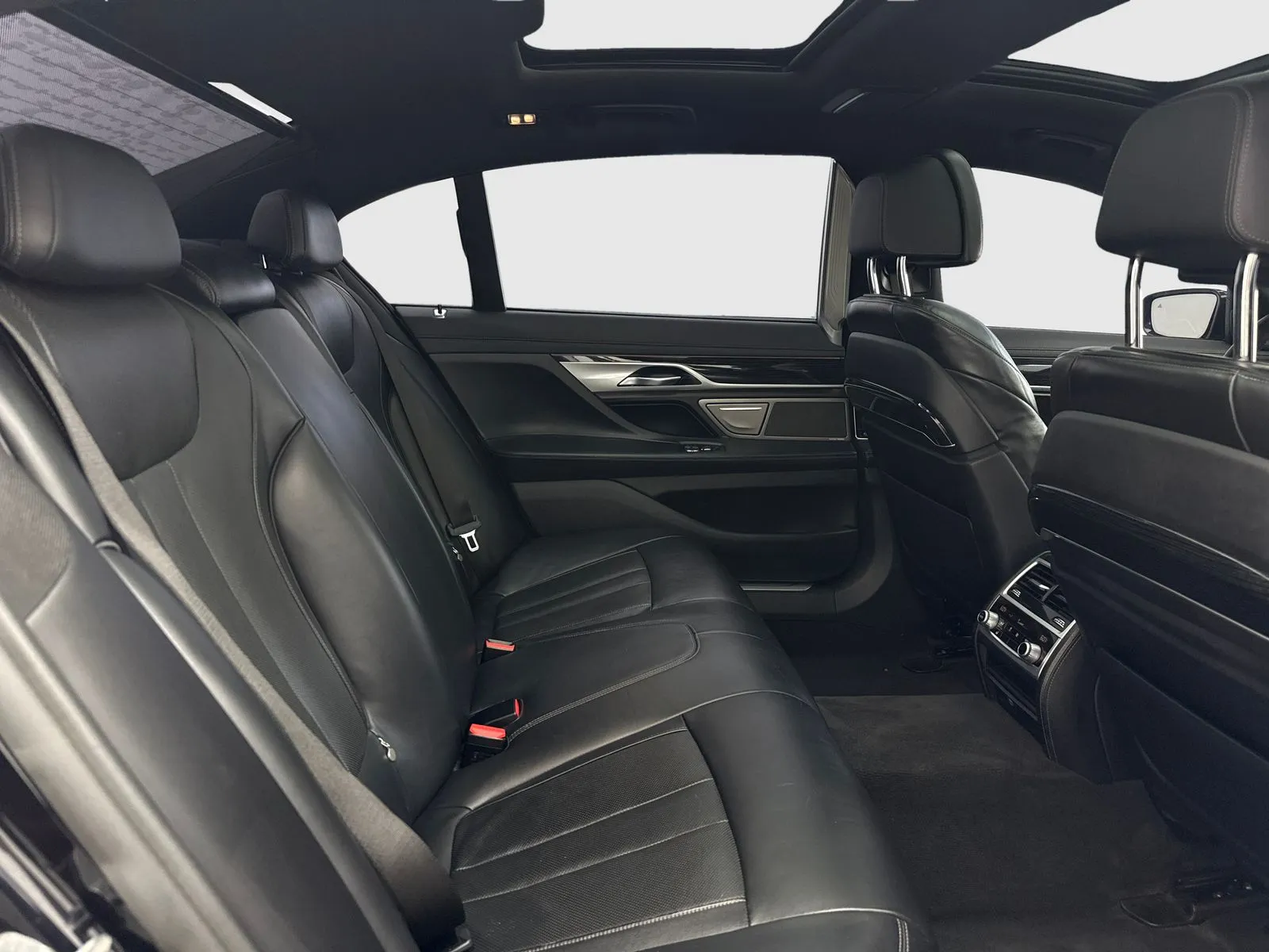 2020 BMW 7 Series 740i - Photo 45