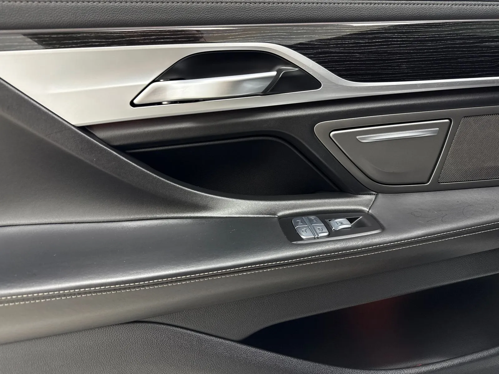 2020 BMW 7 Series 740i - Photo 39