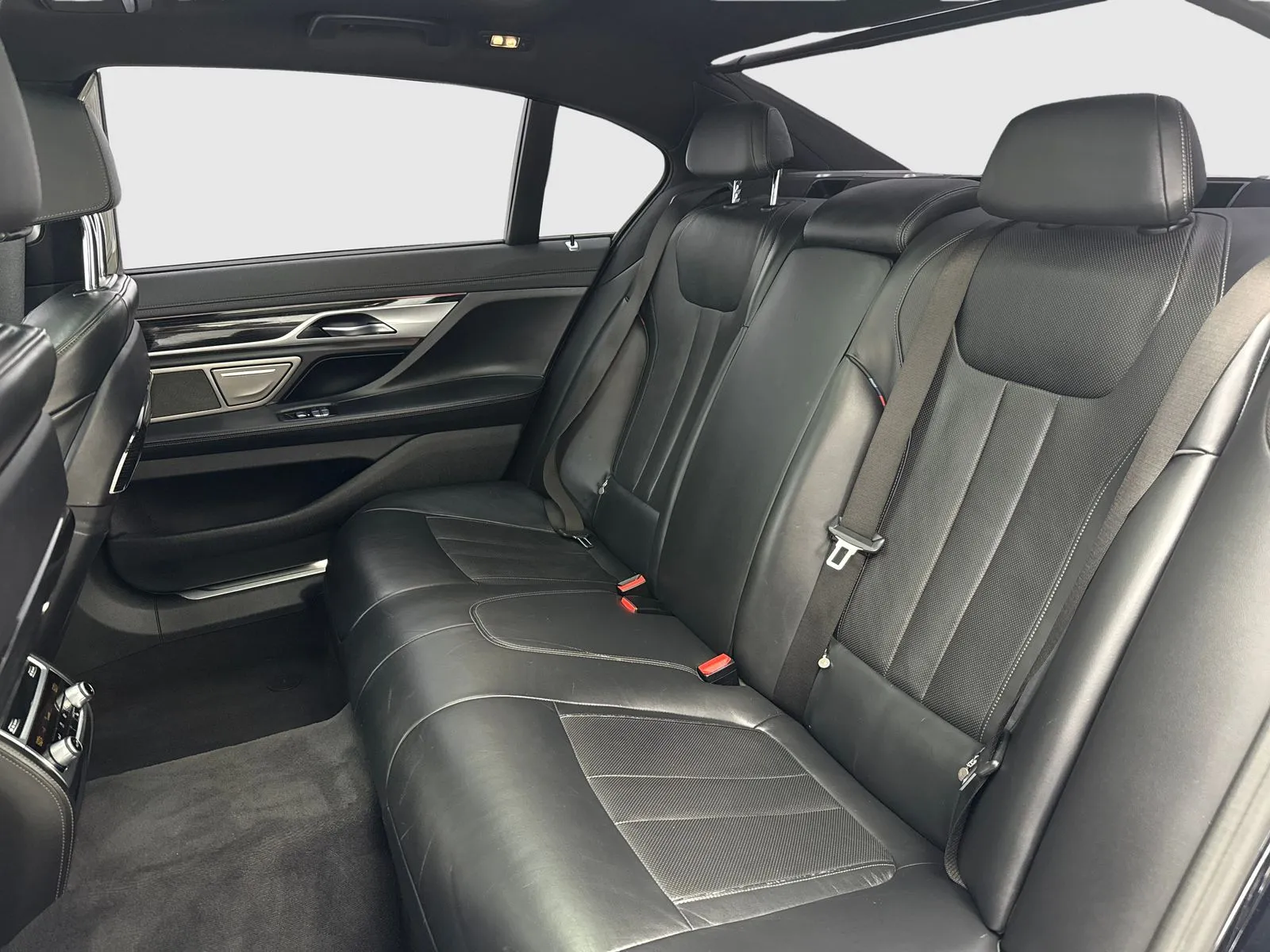 2020 BMW 7 Series 740i - Photo 36