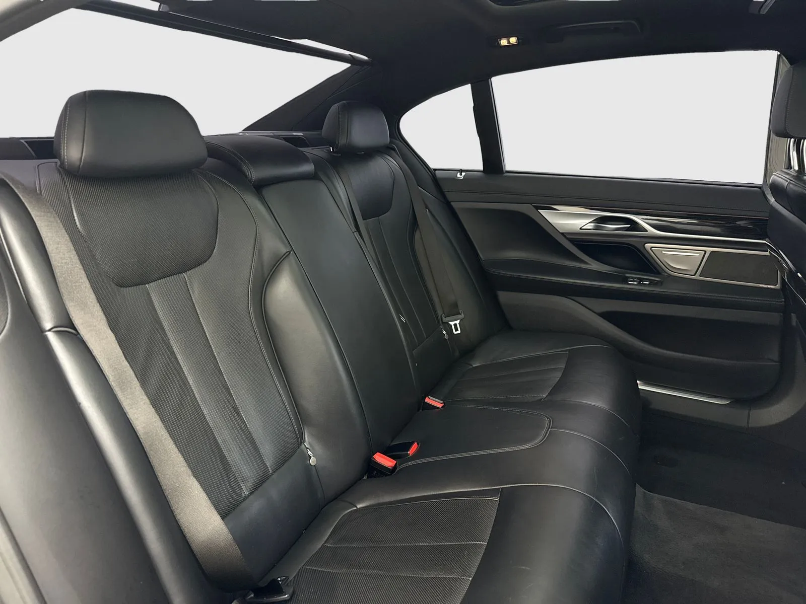 2020 BMW 7 Series 740i - Photo 44