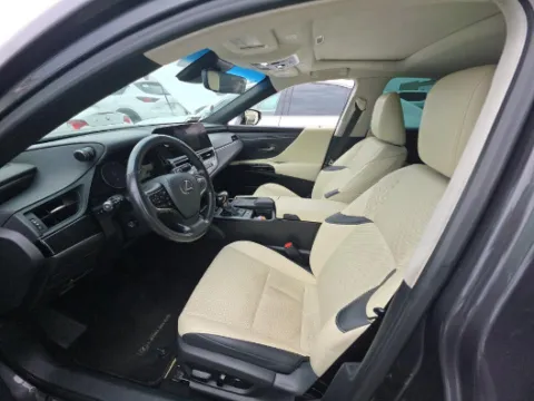 More photos of 2022 Lexus ES 300h at Gulliver Auto Group, TX