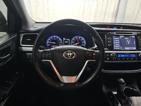More photos of 2019 Toyota Highlander SE at Gulliver Auto Group, TX
