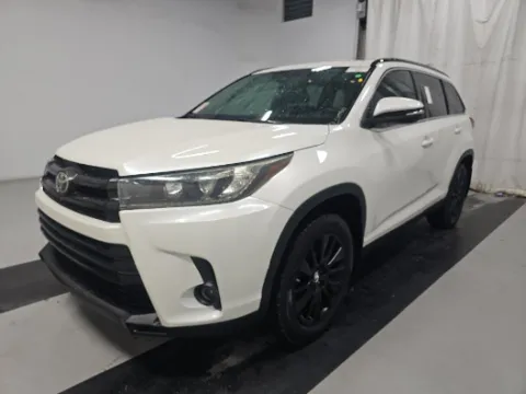 White 2019 Toyota Highlander SE for sale in Plano, TX