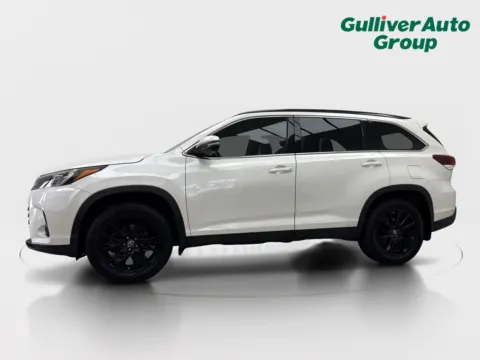 Photos of 2019 Toyota Highlander SE for sale in Plano, TX at Gulliver Auto Group