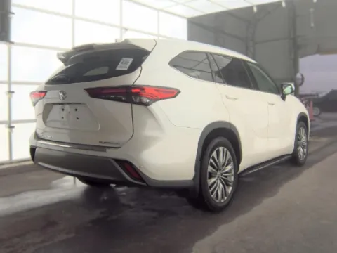 More photos of 2020 Toyota Highlander Platinum at Gulliver Auto Group, TX