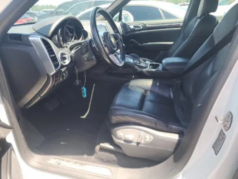 More photos of 2017 Porsche Cayenne Platinum Edition at Gulliver Auto Group, TX