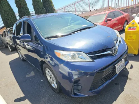 More photos of 2018 Toyota Sienna LE at Gulliver Auto Group, TX