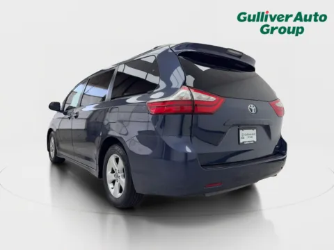 More photos of 2018 Toyota Sienna LE at Gulliver Auto Group, TX