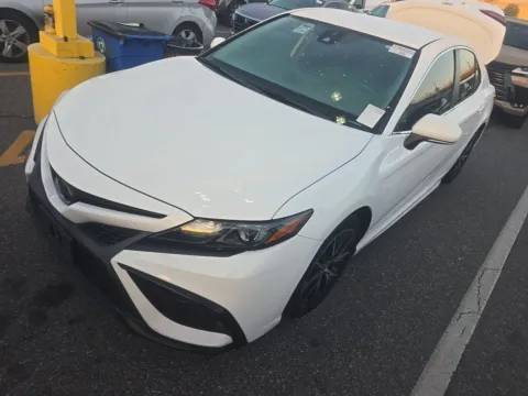 White 2023 Toyota Camry SE for sale in Plano, TX