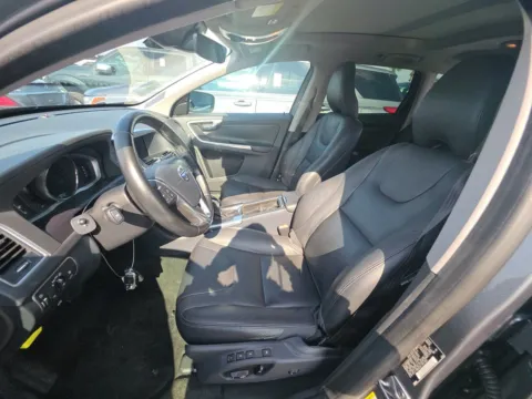 More photos of 2016 Volvo XC60 T6 at Gulliver Auto Group, TX