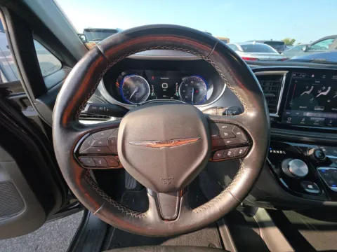 More photos of 2021 Chrysler Pacifica Touring L at Gulliver Auto Group, TX